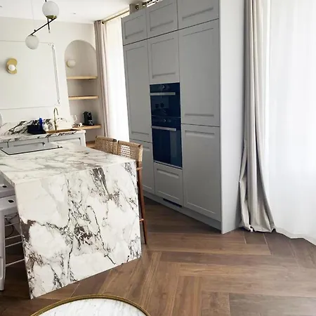 Le Petit Versailles - Centre *